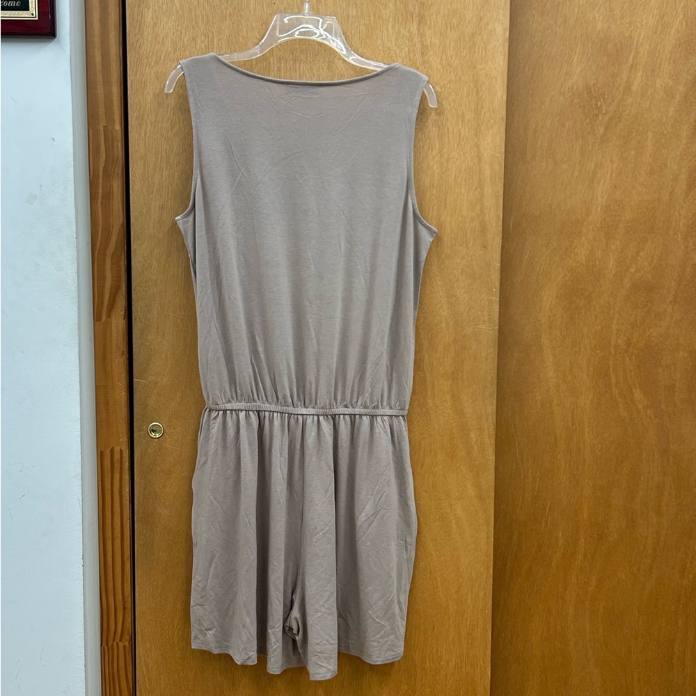 New Zenana Women's Sleeveless Romper with Pockets in Ash Mocha Size XL - Picture 7 of 9